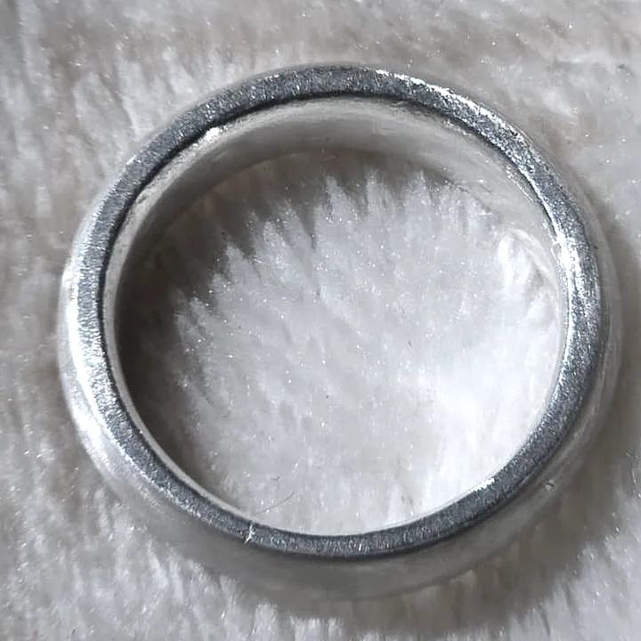 Looking straight down into the satin band. (finished product)