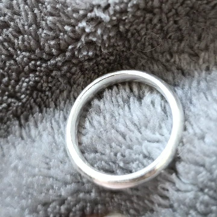 Close view of a thin band, the inside face bright. (finished product)