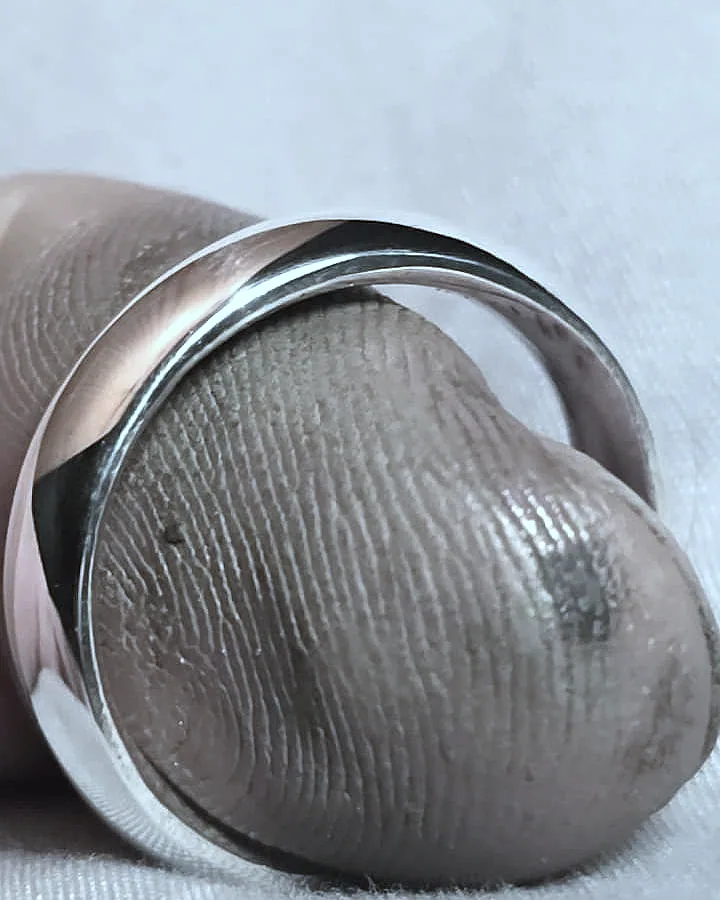 A thin band worn, seen end on. (finished product)